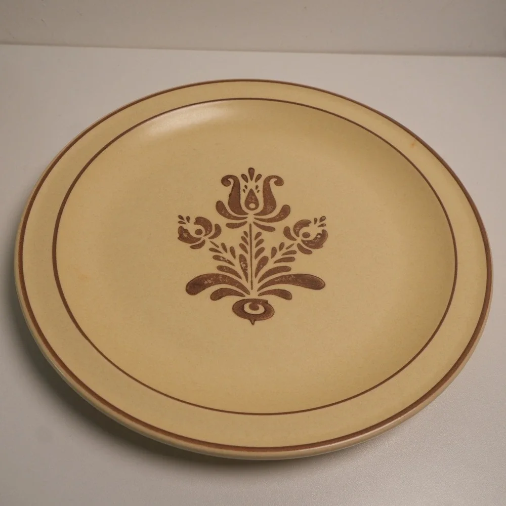 Pfaltzgraff Village Dinner Plates Set of 4 Tan Brown 10.25